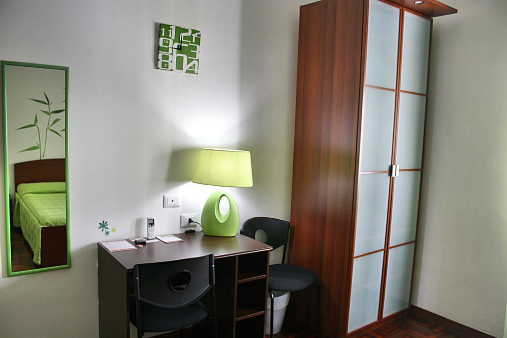 Take It Easy Roma Guest House Room photo